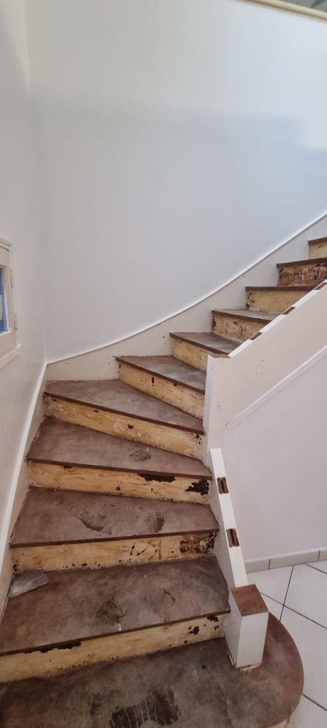 Réfection d’un escalier à Guidel - Avant