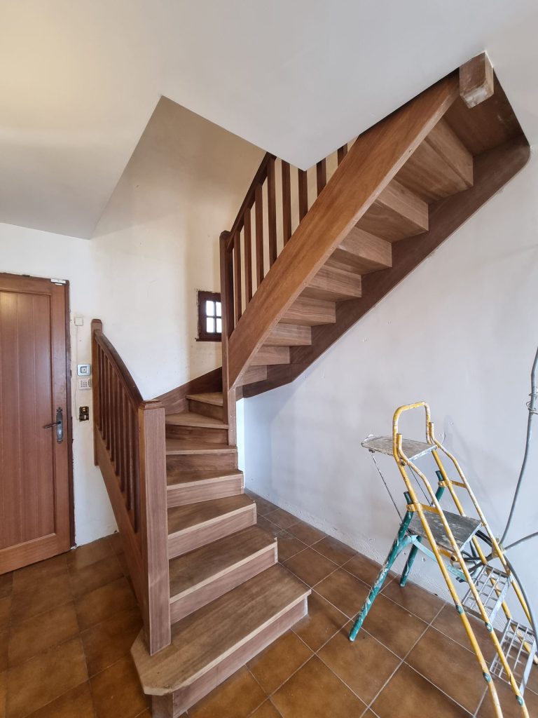 Seconde vie pour cet ancien escalier à Crac’h - Apres poncage