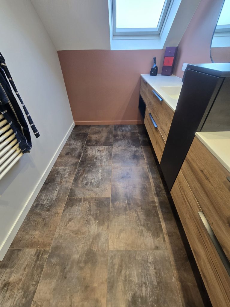 Pose de sol PVC et travaux de peinture à Larmor-Plage 4